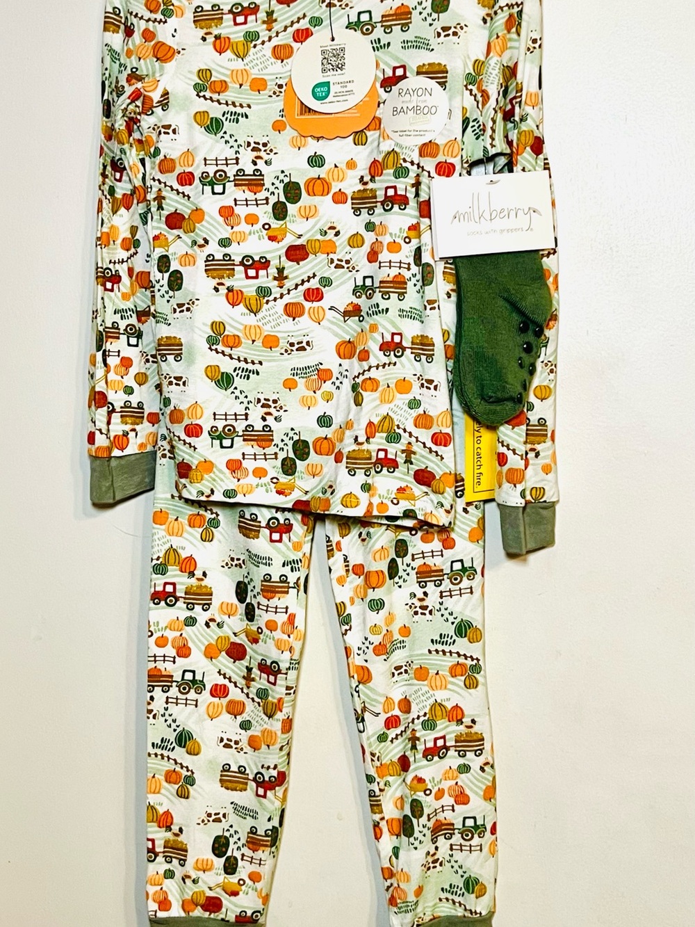 Kids 4T Pumpkin Harvest Pajama Set & Socks Green & Orange Rayon from Bamboo - Picture 13 of 13